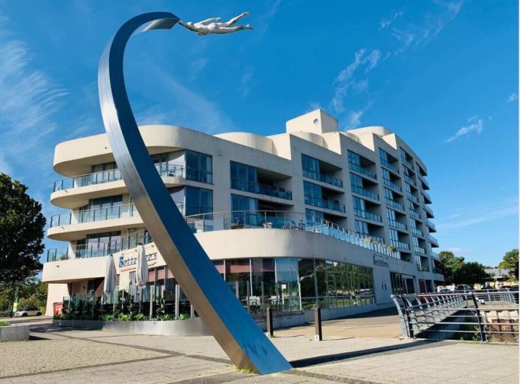 Property photo 1 of 8