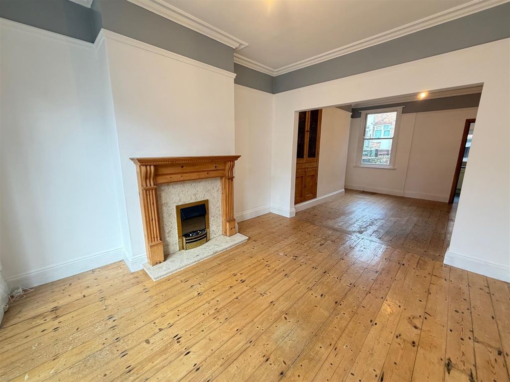 Property photo 3 of 12 Front To Dining Room.Jpg