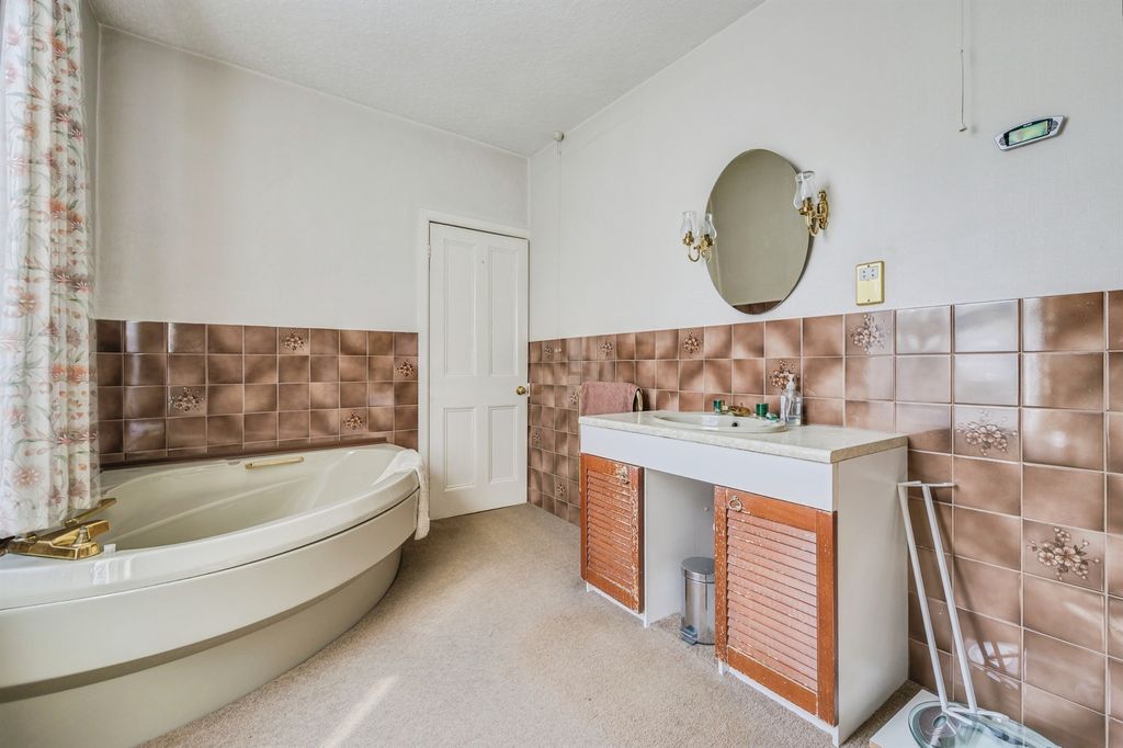 Property photo 3 of 16