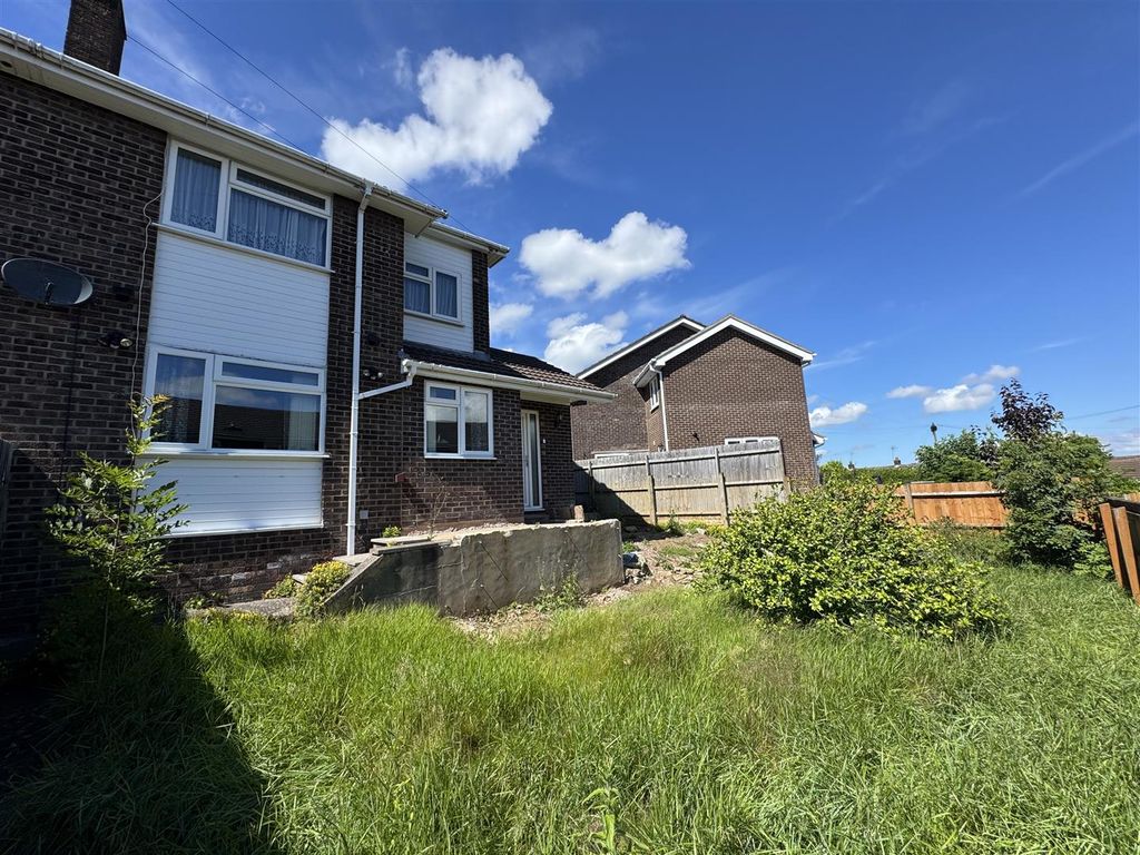 Property photo 1 of 18 St. Davids Close