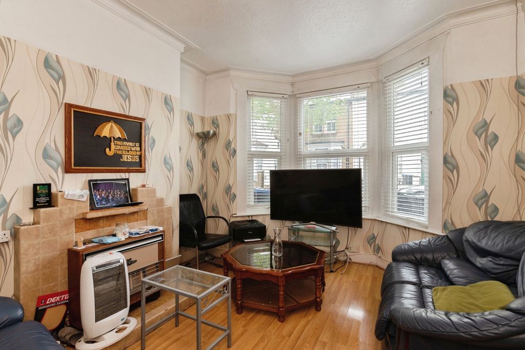 Property photo 3 of 13 Pbox-Img.Jpg