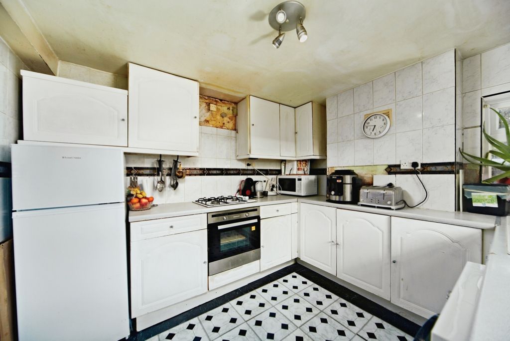 Property photo 3 of 17 Photo