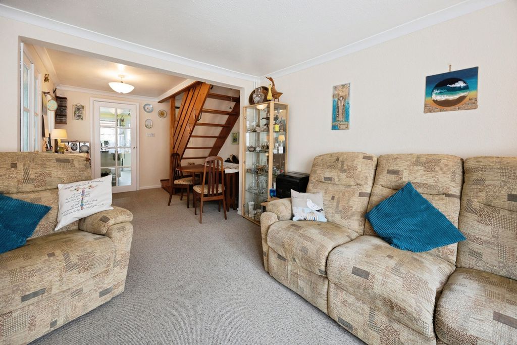 Property photo 1 of 32