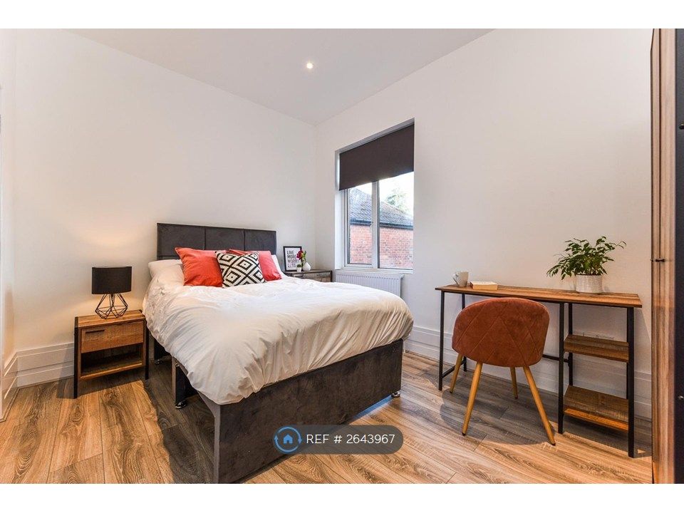 Property photo 3 of 11 Room 5