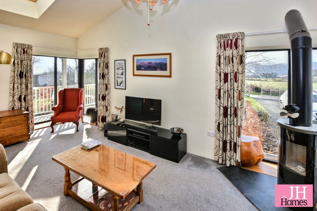 Property photo 2 of 30