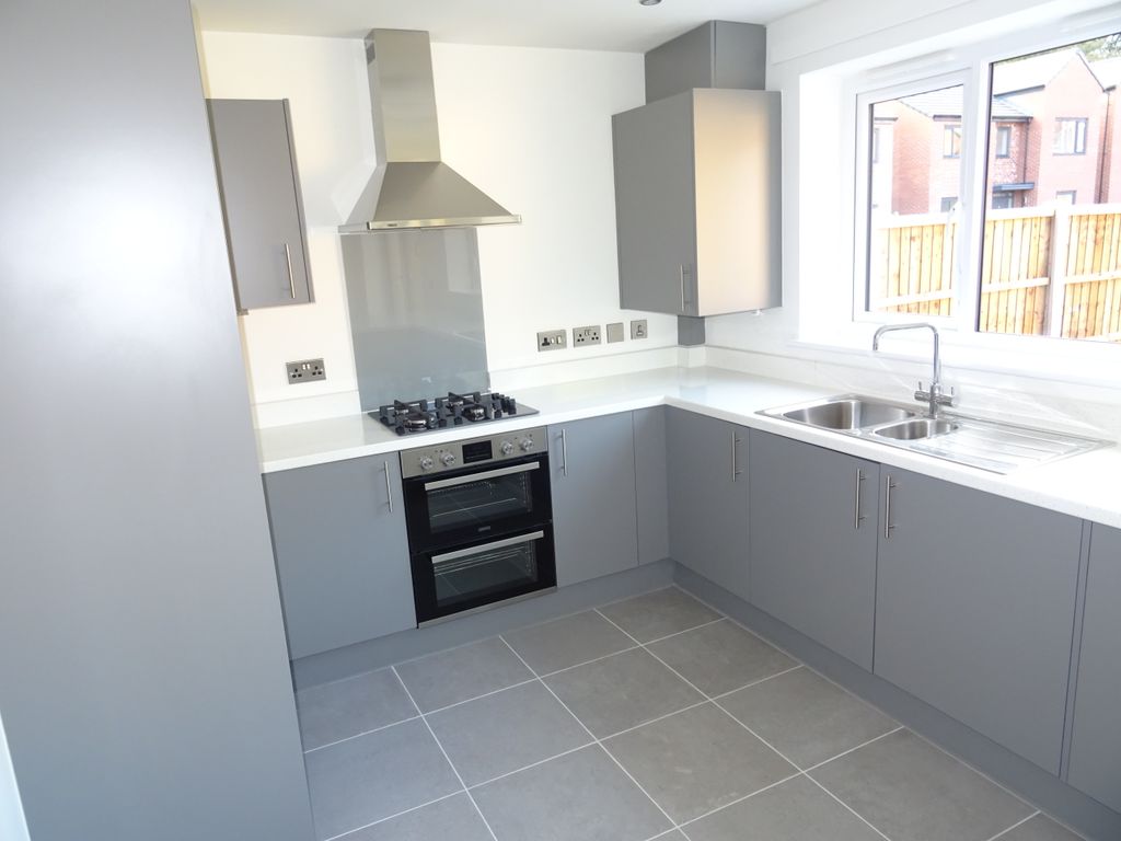 Property photo 3 of 14 Kitchen