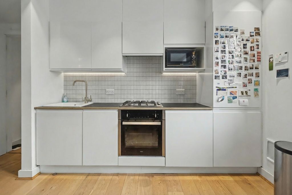 Property photo 3 of 9 Kitchen