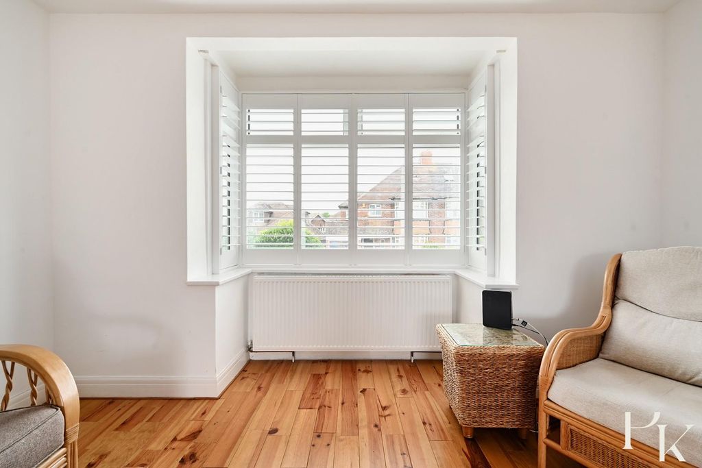 Property photo 3 of 34