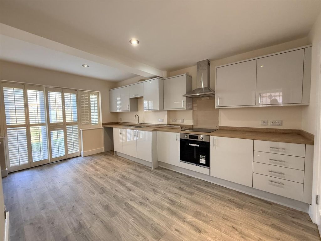 Property photo 2 of 11 268Aba05-1d5c-4F0B-95A6-8d2B7Acc315c.Jpeg