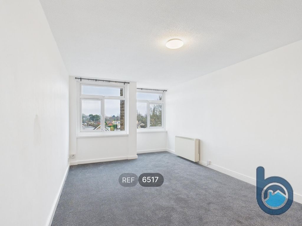 Property photo 3 of 16 Living Room