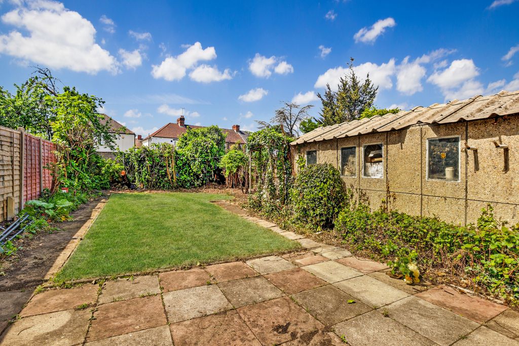 Property photo 2 of 17 Garden
