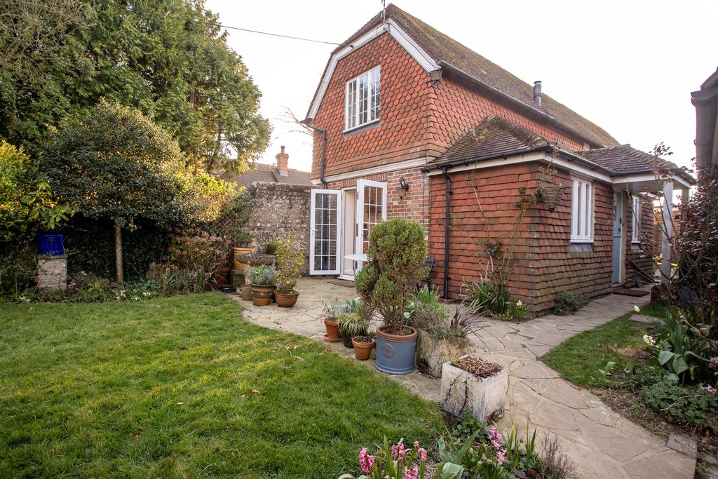 Property photo 2 of 27