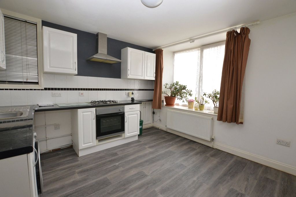 Property photo 2 of 28 Picture No. 08