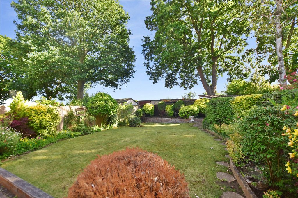 Property photo 3 of 17 Garden