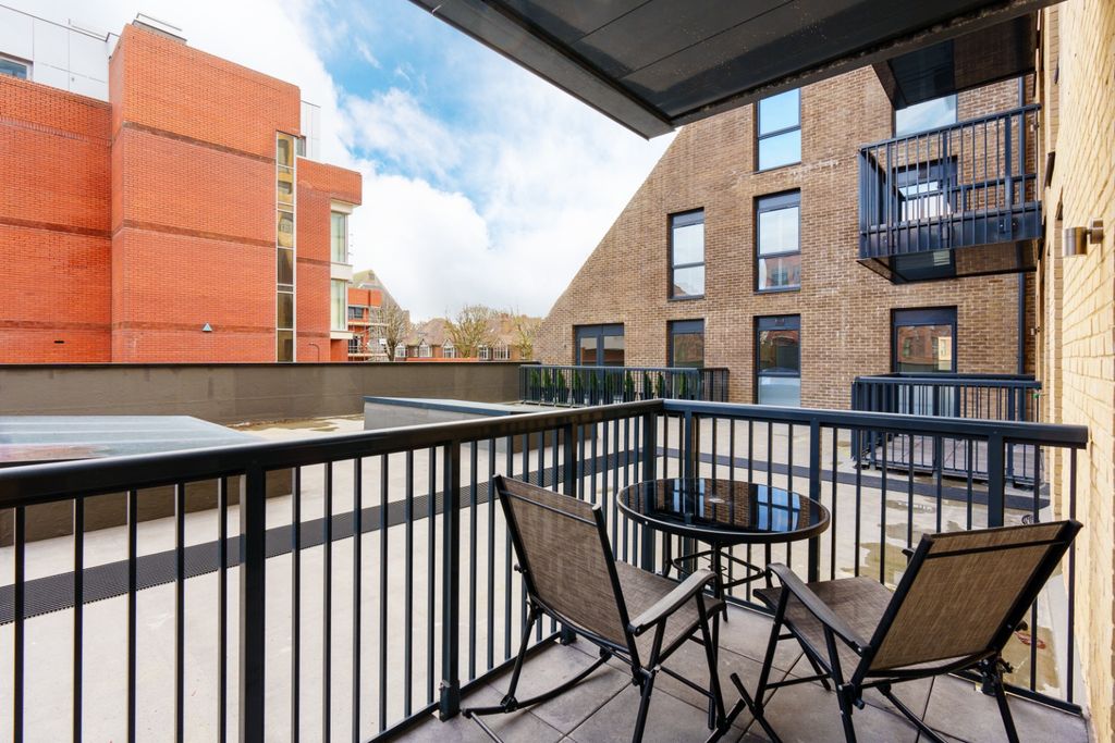 Property photo 1 of 10 4437981