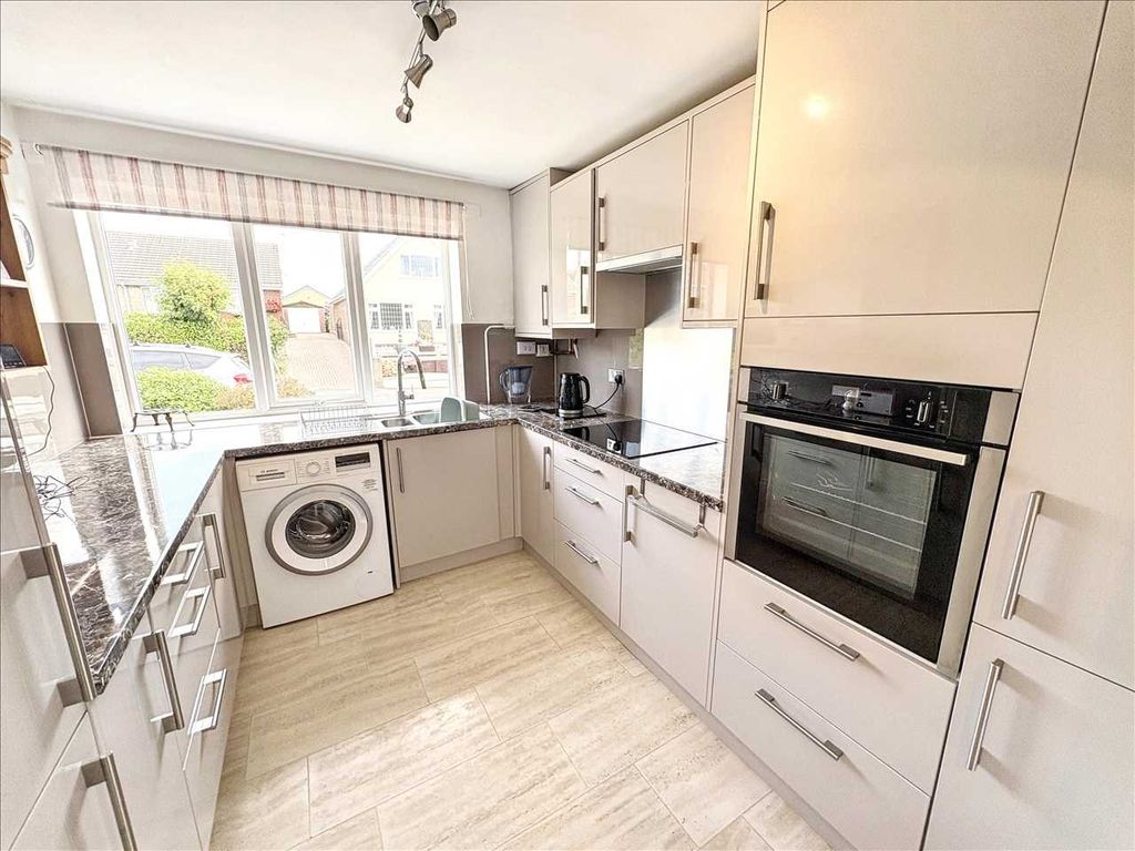 Property photo 2 of 19 Kitchen