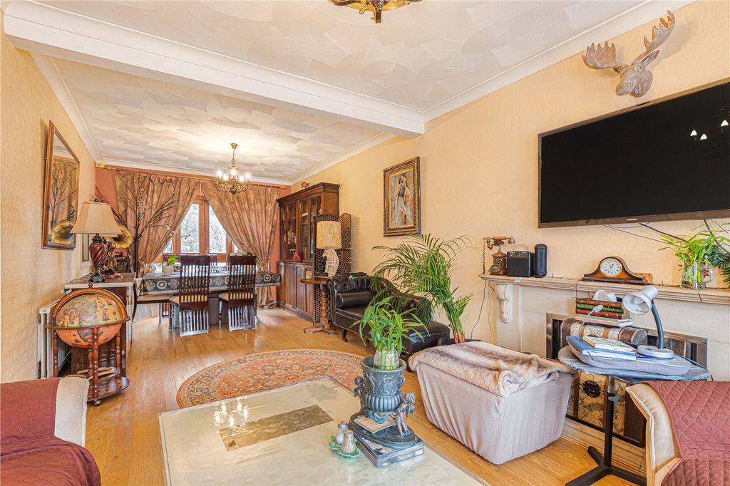 Property photo 3 of 15 Lounge/Diner