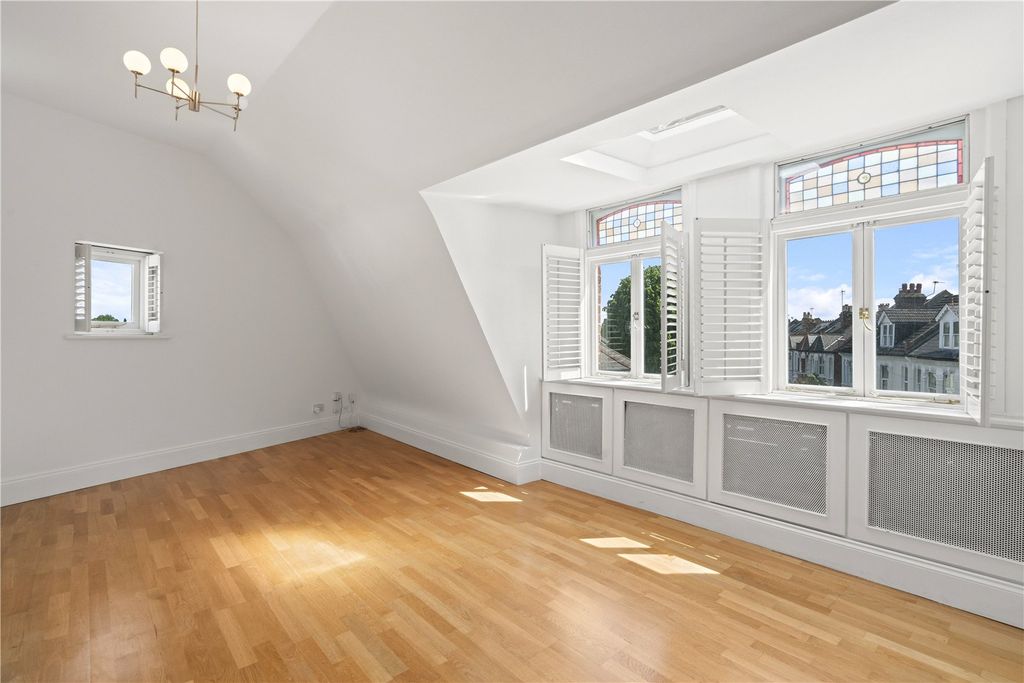 Property photo 2 of 17 Picture No. 29