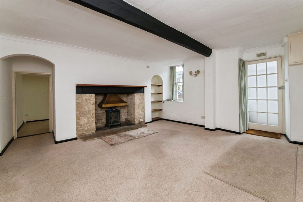 Property photo 3 of 17