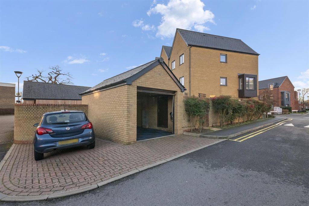 Property photo 2 of 20