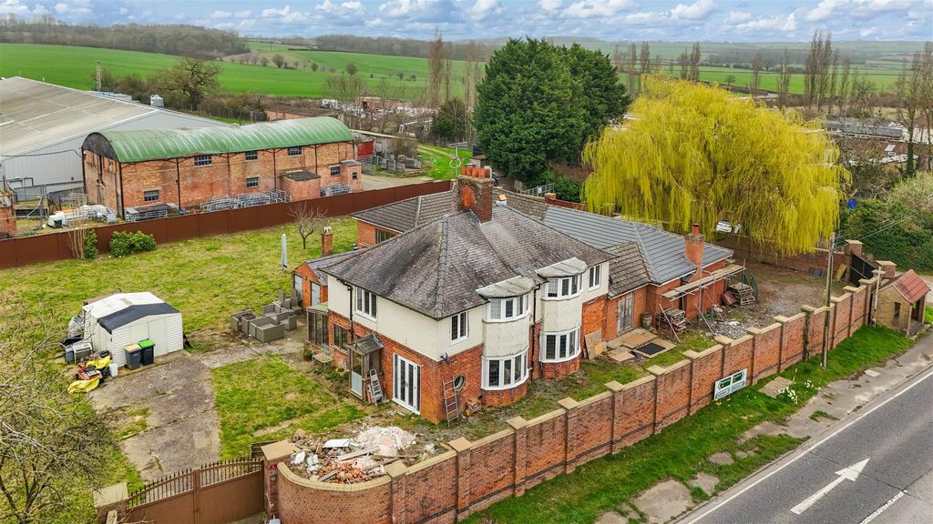 Property photo 3 of 32