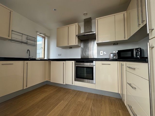 Property photo 2 of 11 Kitchen