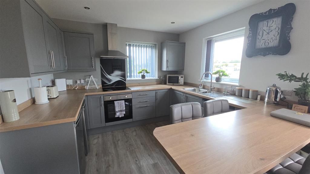 Property photo 1 of 8 Kitchen