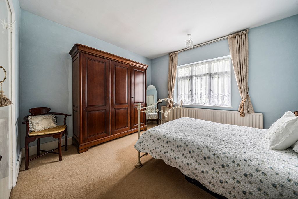 Property photo 3 of 18 Bedroom