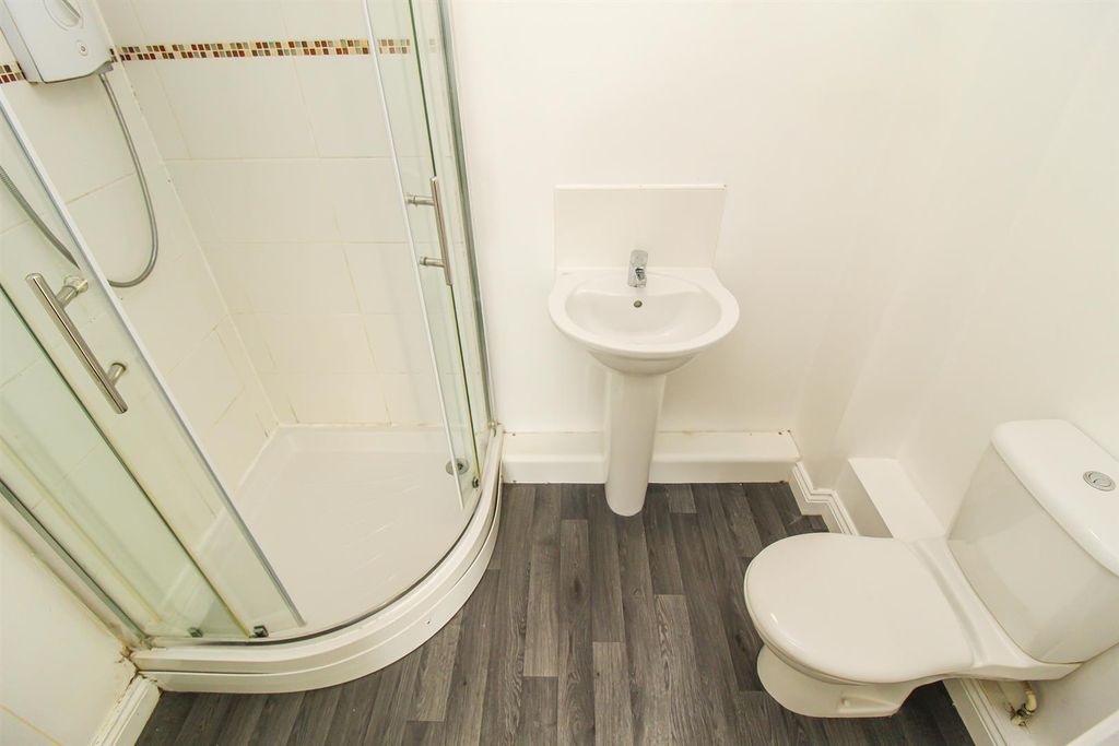 Property photo 3 of 11 2Lolaneensuite.Jpg