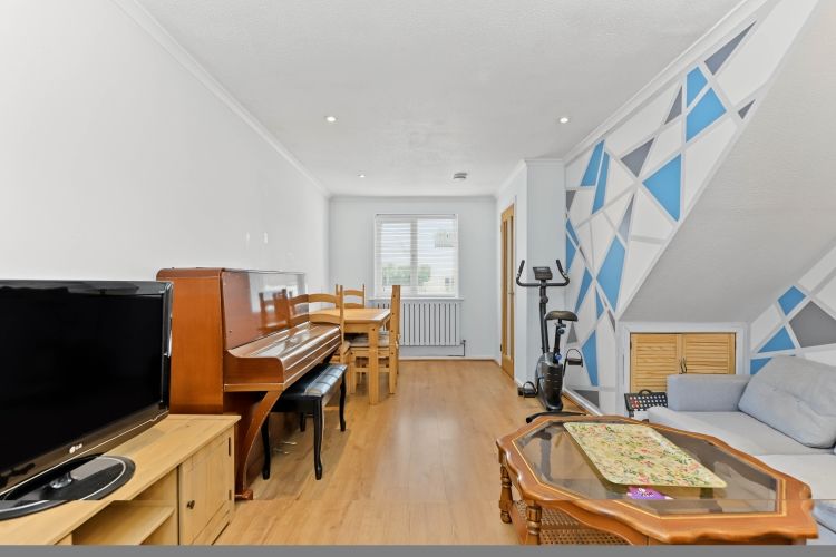 Property photo 2 of 7 338851