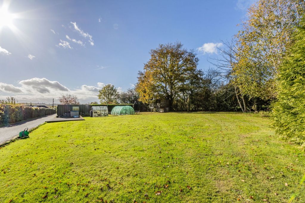 Property photo 2 of 20