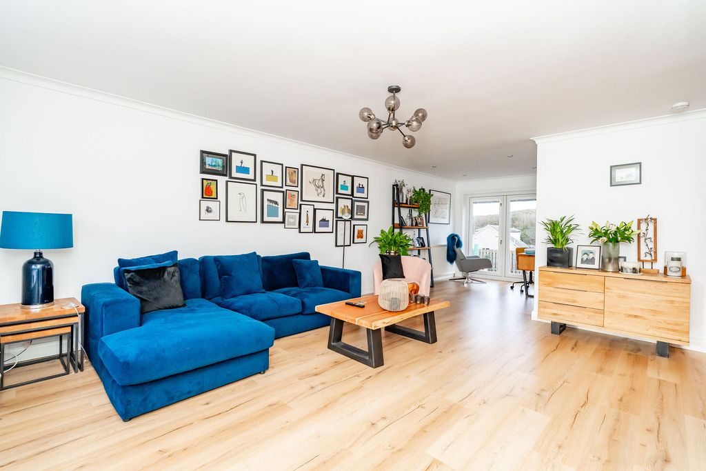 Property photo 2 of 28