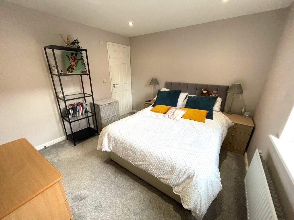 Property photo 1 of 4 Dunheved Cl