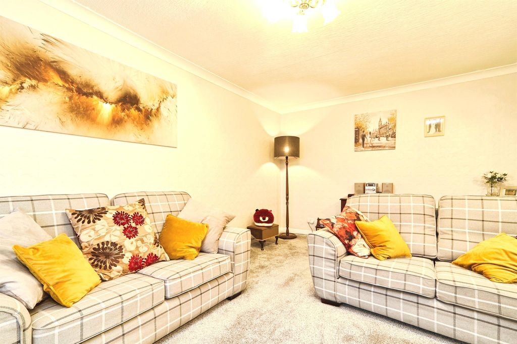 Property photo 3 of 20