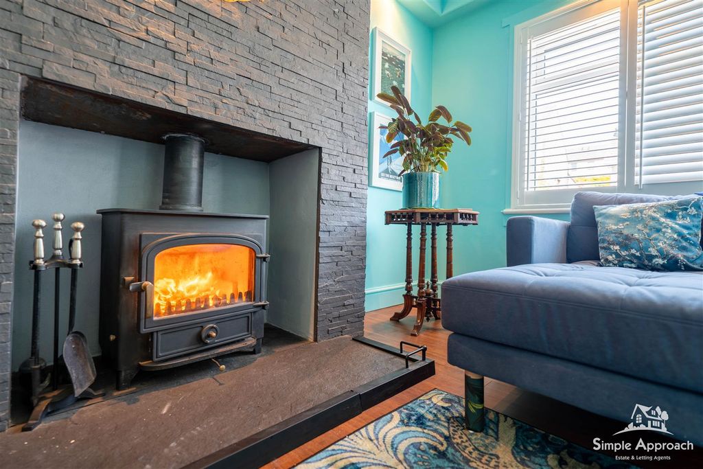 Property photo 2 of 40 Dsc06560-Hdr.Jpg