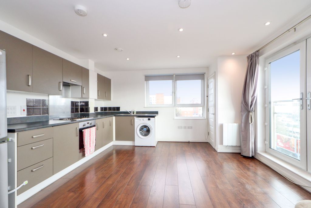 Property photo 2 of 7 Photo 3