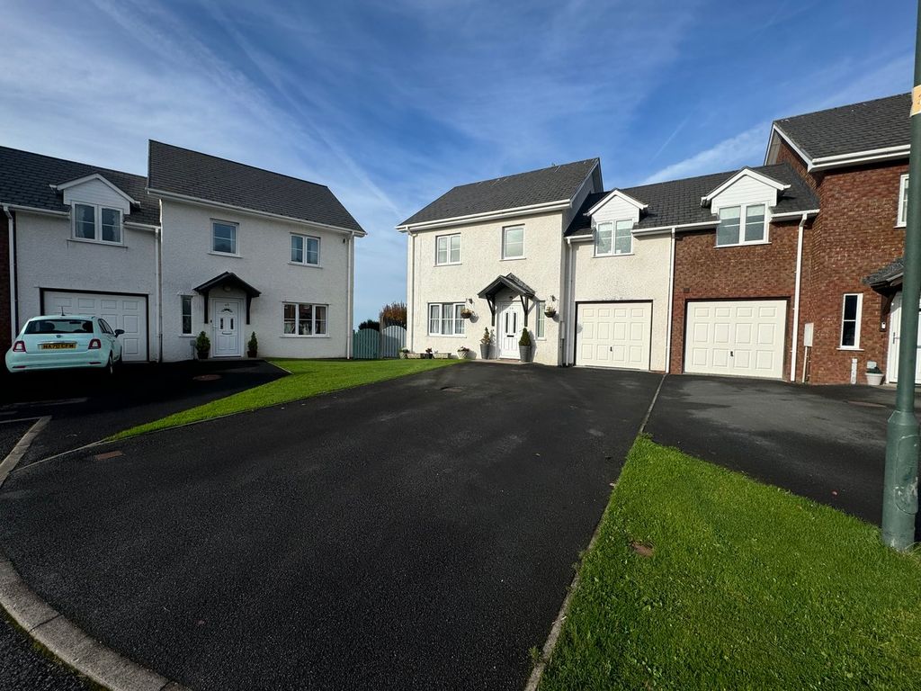 Property photo 2 of 43