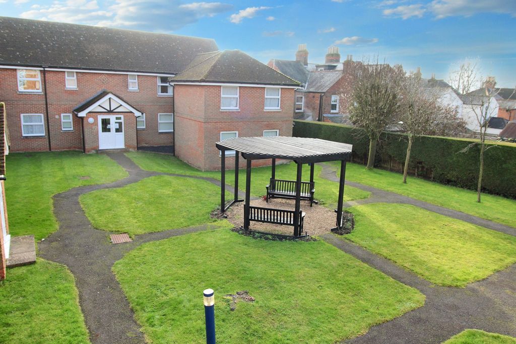 Property photo 1 of 12 Photo 17