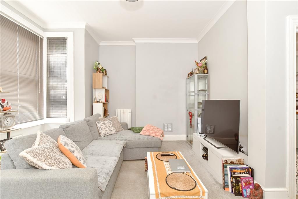 Property photo 2 of 10 Lounge