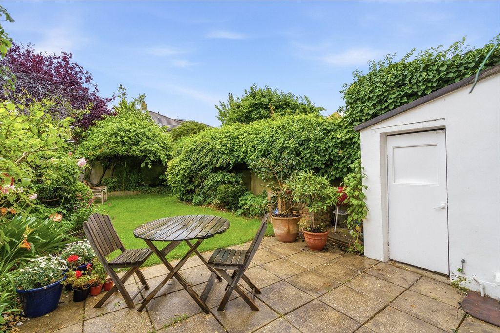 Property photo 2 of 12 Picture No. 30