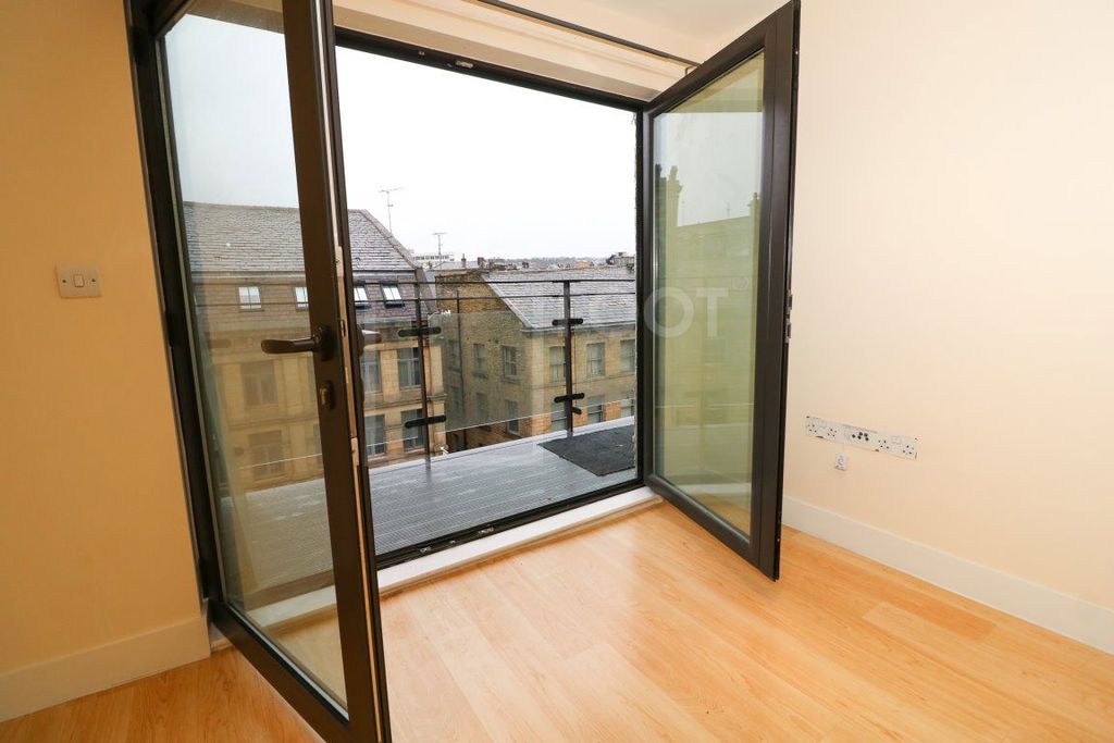 Property photo 2 of 38