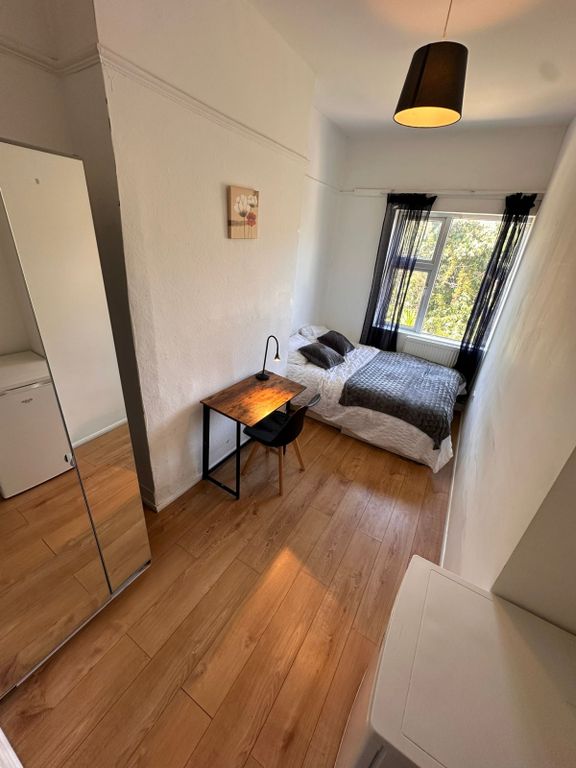 Property photo 1 of 5 Room