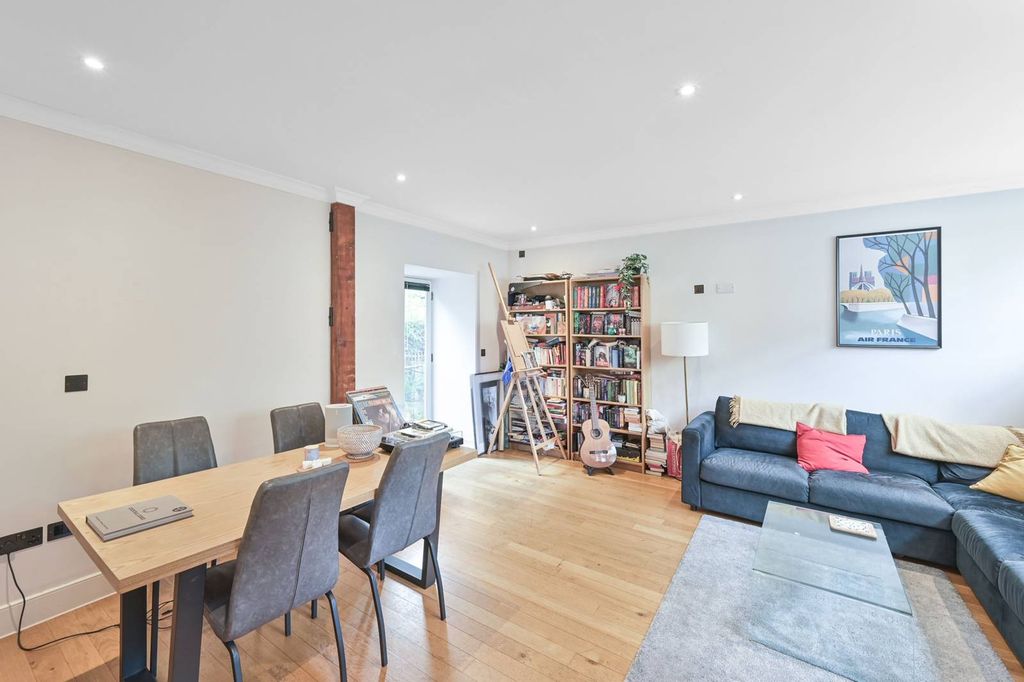 Property photo 3 of 13