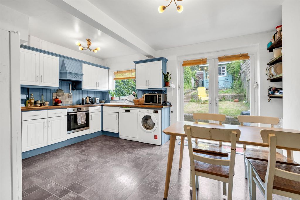 Property photo 3 of 12 Kitchen/Dining Room