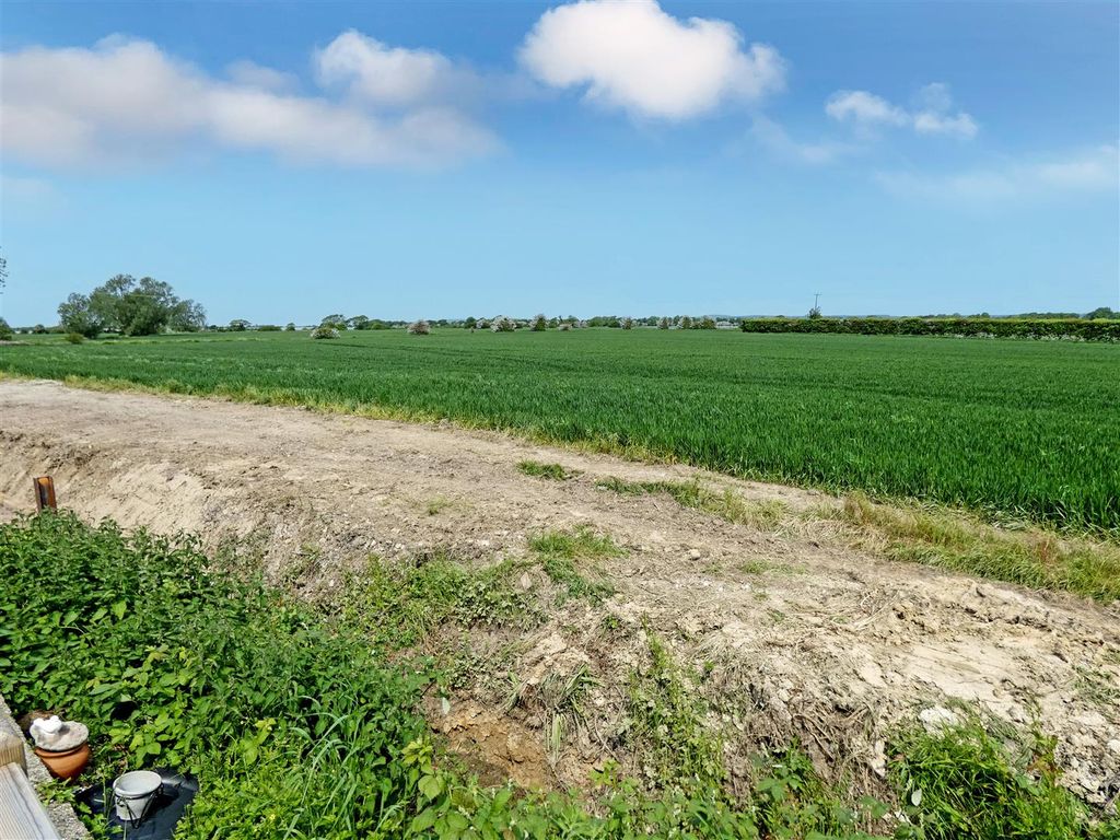 Property photo 3 of 15 P1040423.Jpg