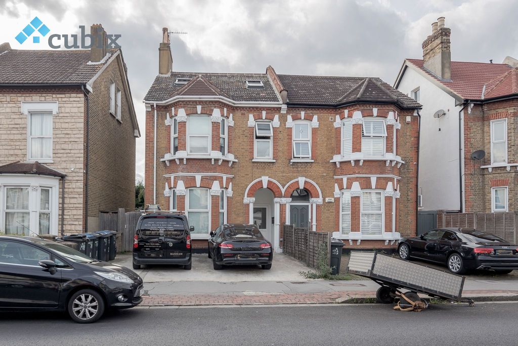 Property photo 2 of 21