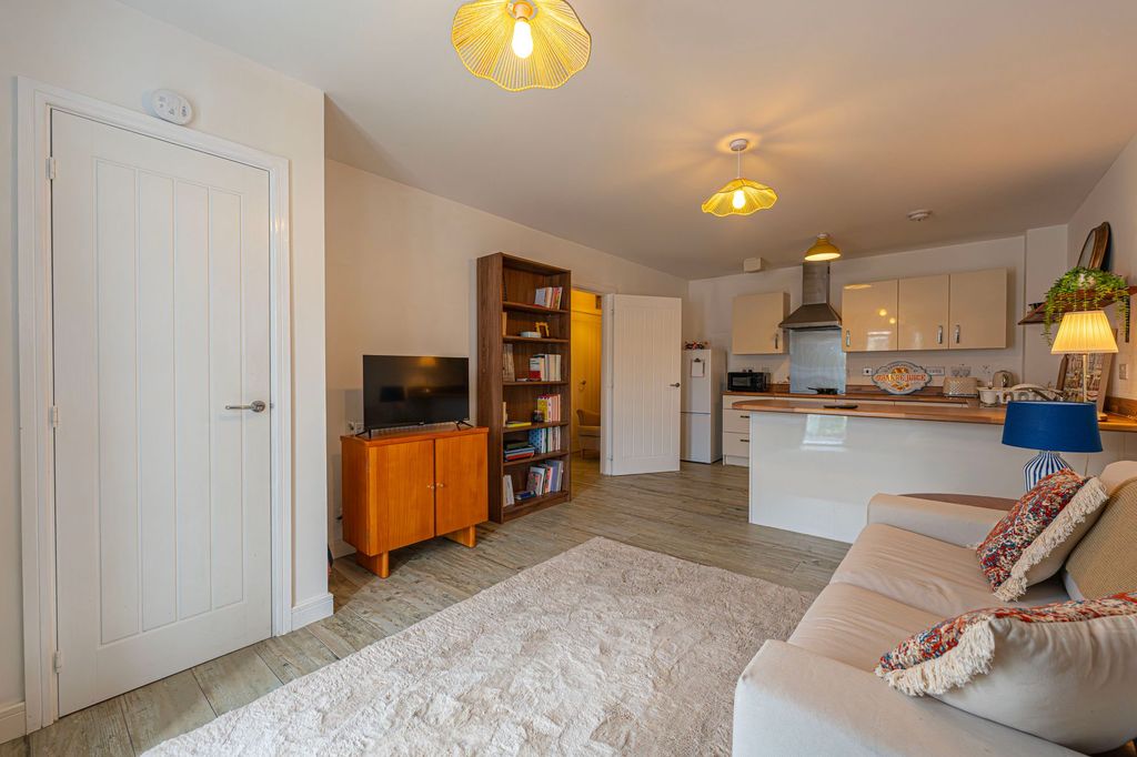 Additional image 7 of 2 bed flat for saleBaroque Court, The Serlio NP19