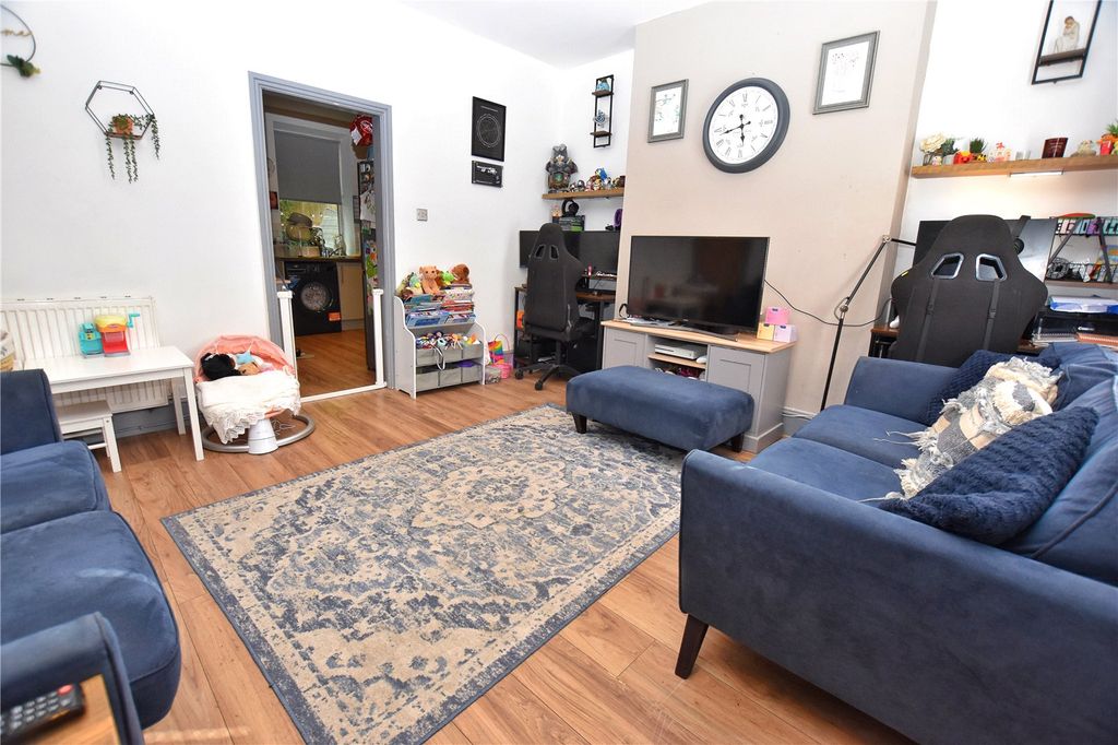 Property photo 2 of 14 Lounge