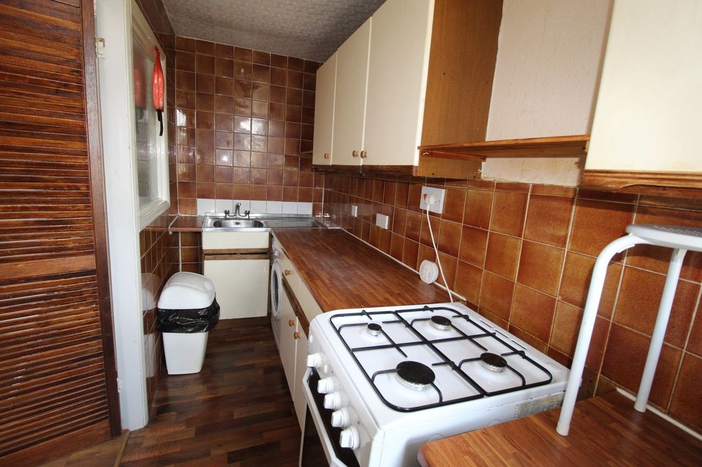 Property photo 3 of 8 4645.Jpg