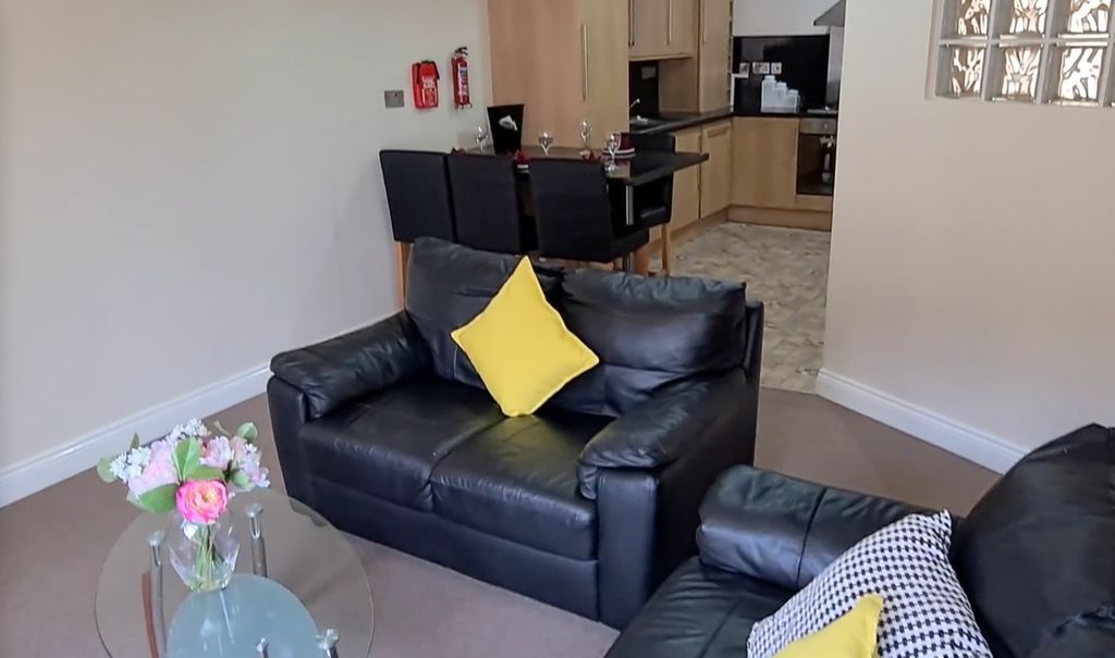 Property photo 2 of 5